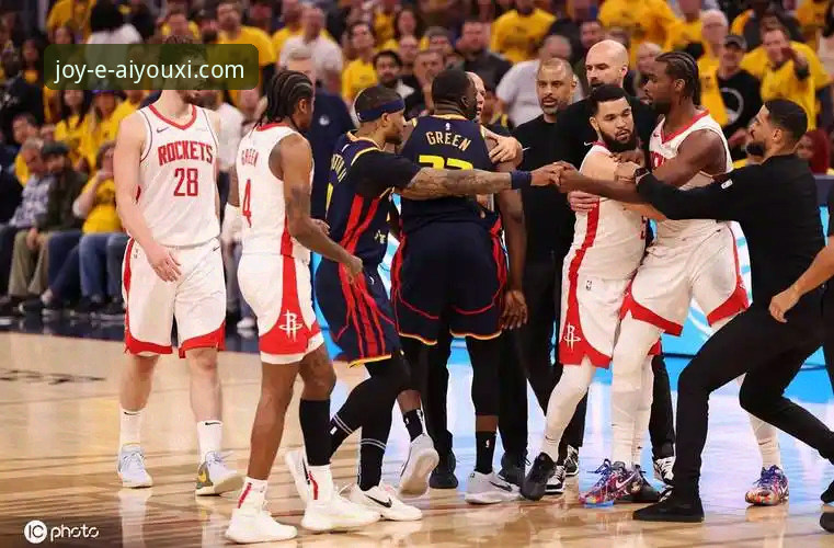 3个关键回合与1个平台视角：深度复盘勇士加时险胜火箭的战术博弈